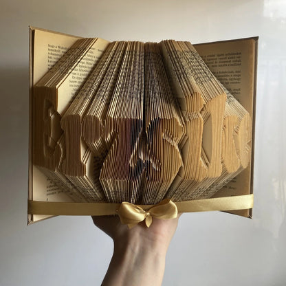 5-7 karakteres könyvszobor bármilyen névvel, szöveggel vagy dátummal