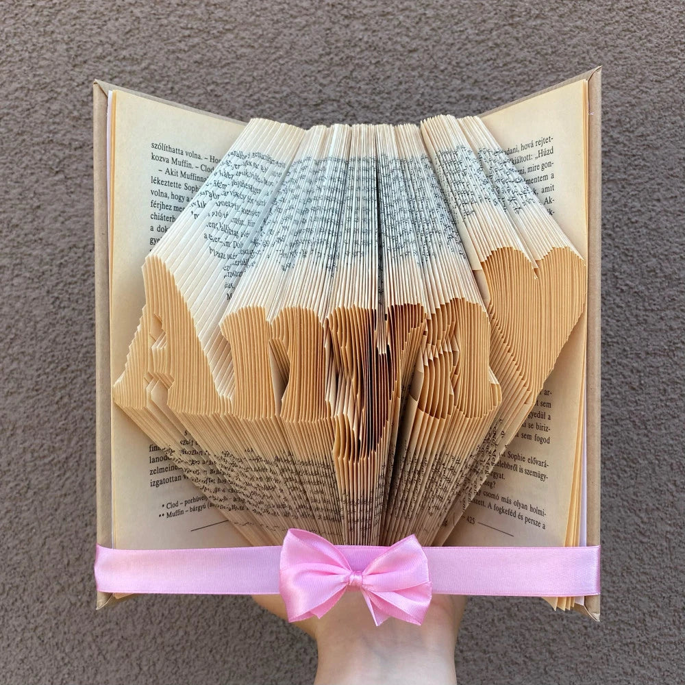 "ANYA" könyvszobor szívvel