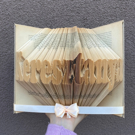 "KERESZTANYA" könyvszobor