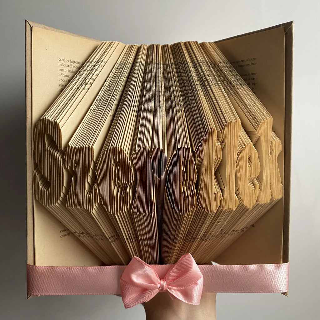 "SZERETLEK" könyvszobor