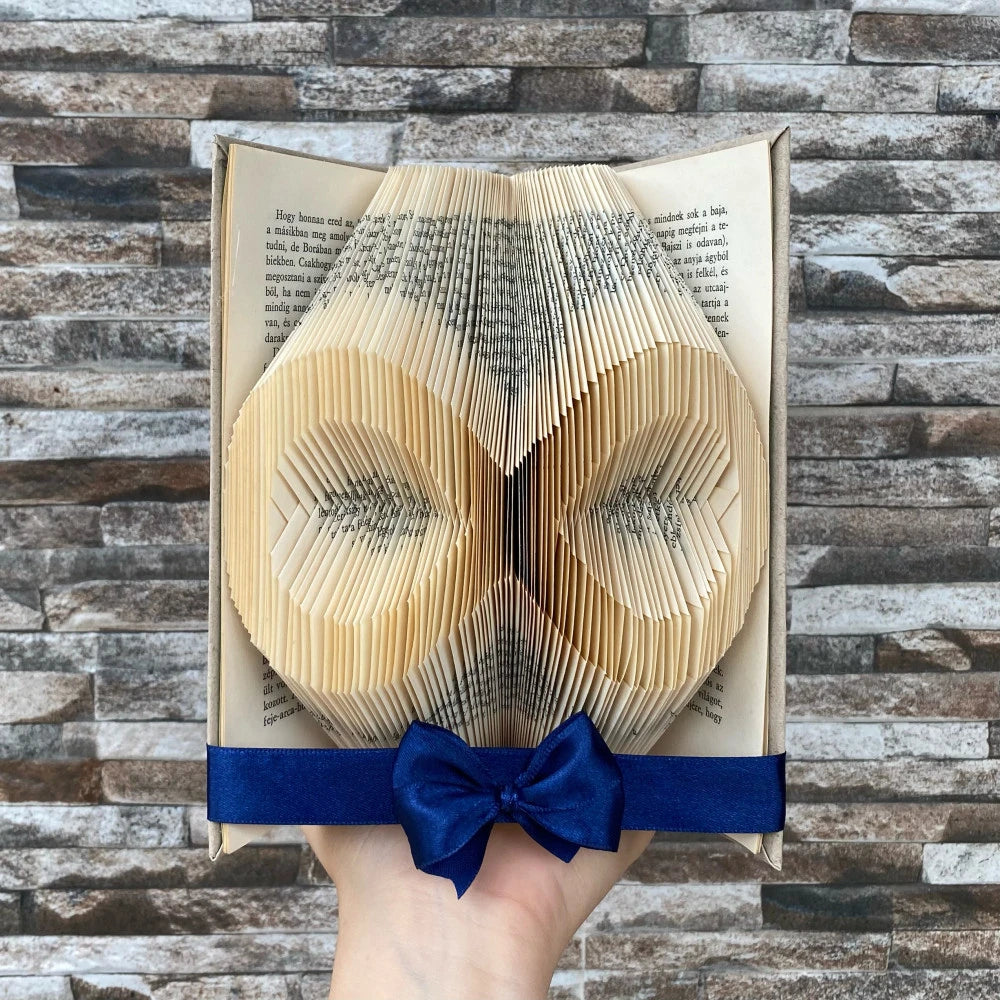 Könyvszobor "VÉGTELEN JEL" motívummal