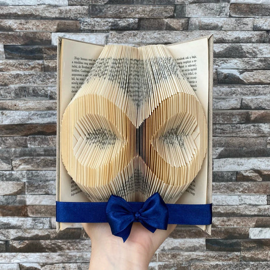 Könyvszobor "VÉGTELEN JEL" motívummal